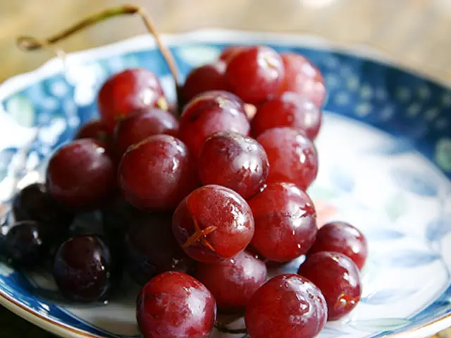 Consuming cherries and subsequently drinking water - Could this practice negatively impact health?
