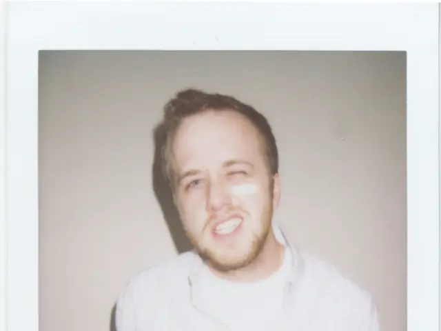 Visible celestial bodies: Understanding the reasons and appearance of observing star-like patterns