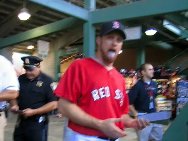 Mouth roof red spots: Causes and accompanying symptoms