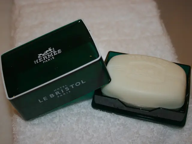 Allergy symptoms, treatments, and prevention strategies for polyester sensitivity