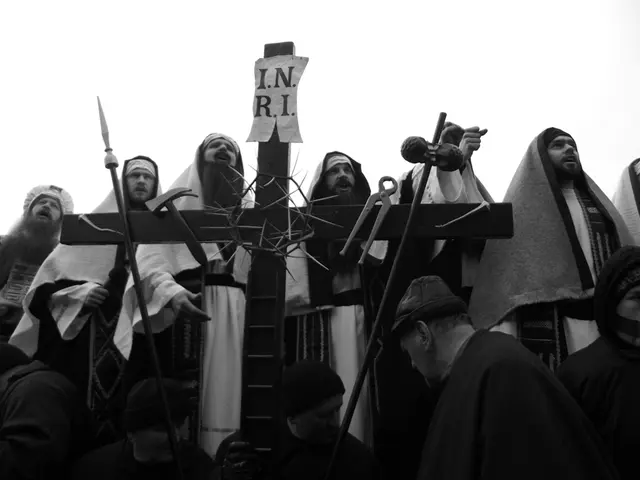 Myth Bust: Arms Positioning and Truthfulness Unfounded, Challenging Common Body Language Beliefs