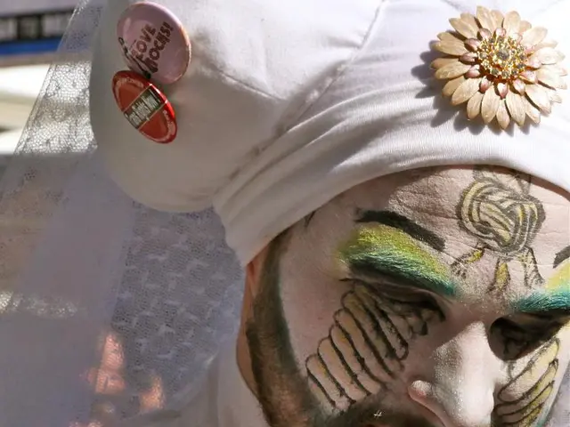 "Self-Tanning Product with SPF30 Simultaneously Addresses Two Summer Beauty Hassles"