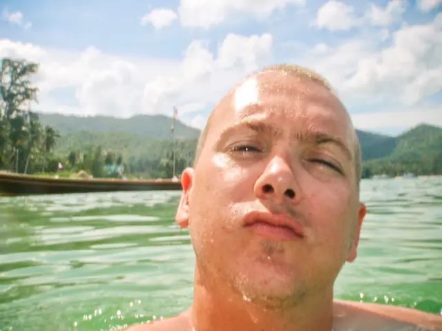 Interpreting and uncovering the symbolism behind dreams featuring water immersion