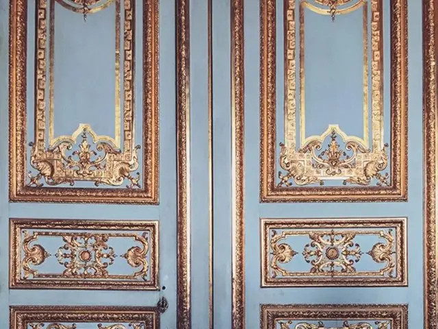 Brain Layers Show Distinct Aging Patterns Regarding Tactile Perception