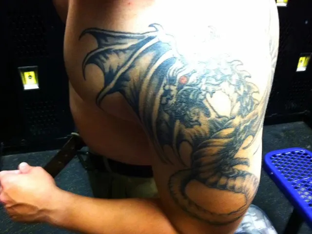 Connection Between Breast Cancer and Shoulder Discomfort: What's the Relationship?