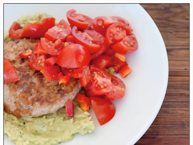 Frittata with Egg Whites, Accompanied by Shrimp, Tomato, and Spinach